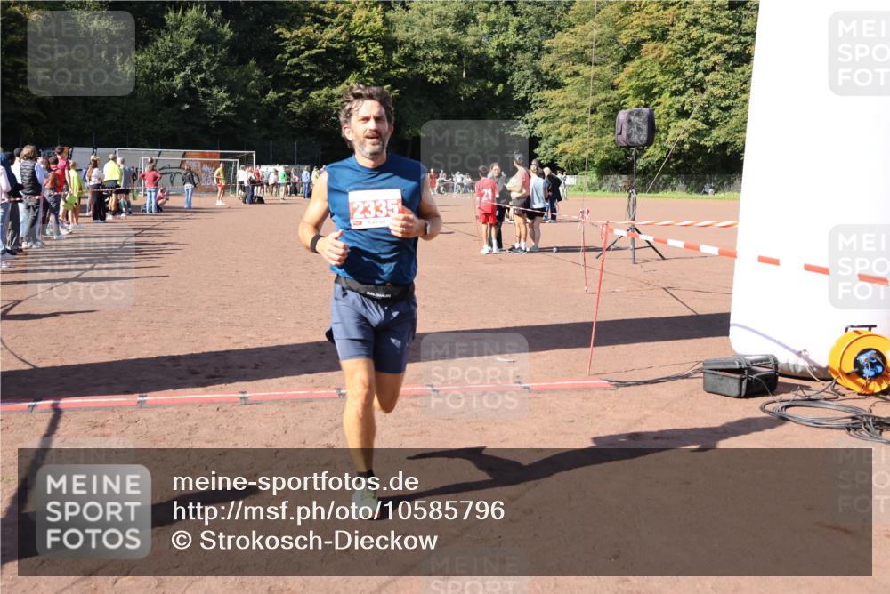 27.09.2026 - 35. Volkslauf durch das schöne Alstertal Strokosch-Dieckow http://msf.ph/oto/10585796 27.09.2026 11:55:52 Ziel 1525, 2335, 2379 meine-sportfotos.de