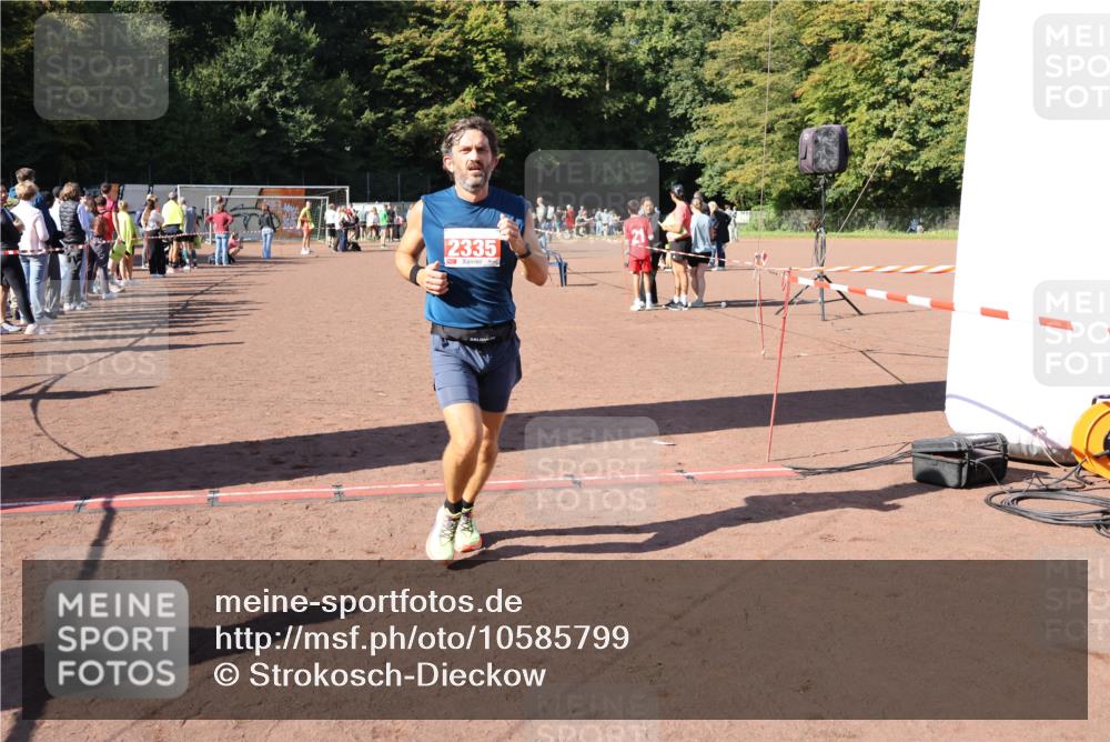 27.09.2026 - 35. Volkslauf durch das schöne Alstertal Strokosch-Dieckow http://msf.ph/oto/10585799 27.09.2026 11:55:52 Ziel 1525, 2335, 2379 meine-sportfotos.de