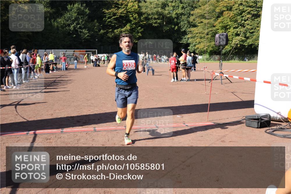 27.09.2026 - 35. Volkslauf durch das schöne Alstertal Strokosch-Dieckow http://msf.ph/oto/10585801 27.09.2026 11:55:51 Ziel 1525, 2335, 2379 meine-sportfotos.de