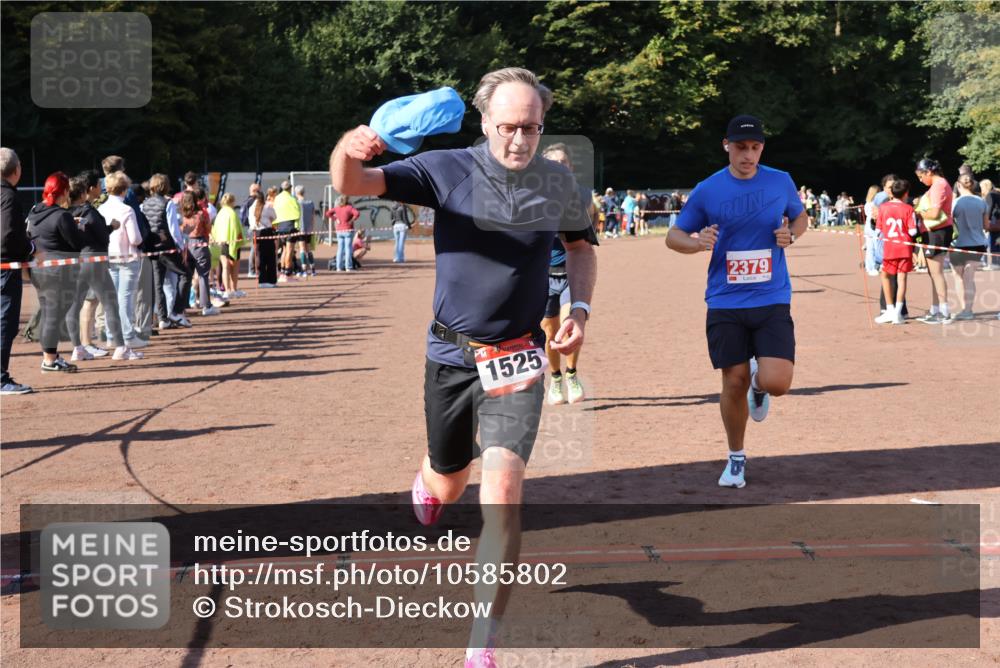 27.09.2026 - 35. Volkslauf durch das schöne Alstertal Strokosch-Dieckow http://msf.ph/oto/10585802 27.09.2026 11:55:50 Ziel 1517, 1525, 1559, 2335, 2379 meine-sportfotos.de