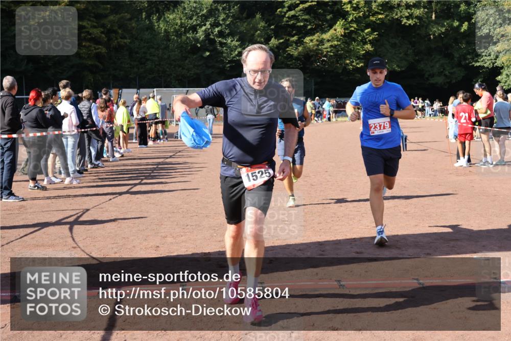 27.09.2026 - 35. Volkslauf durch das schöne Alstertal Strokosch-Dieckow http://msf.ph/oto/10585804 27.09.2026 11:55:50 Ziel 1517, 1525, 1559, 2335, 2379 meine-sportfotos.de