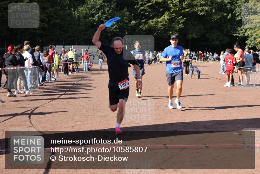 27.09.2026 - 35. Volkslauf durch das schöne Alstertal Strokosch-Dieckow http://msf.ph/oto/10585807 27.09.2026 11:55:49 Ziel 1517, 1525, 1559, 2335, 2379 meine-sportfotos.de