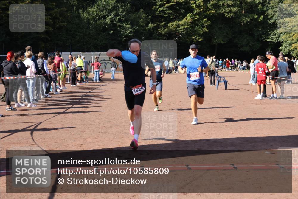 27.09.2026 - 35. Volkslauf durch das schöne Alstertal Strokosch-Dieckow http://msf.ph/oto/10585809 27.09.2026 11:55:49 Ziel 1517, 1525, 1559, 2335, 2379 meine-sportfotos.de
