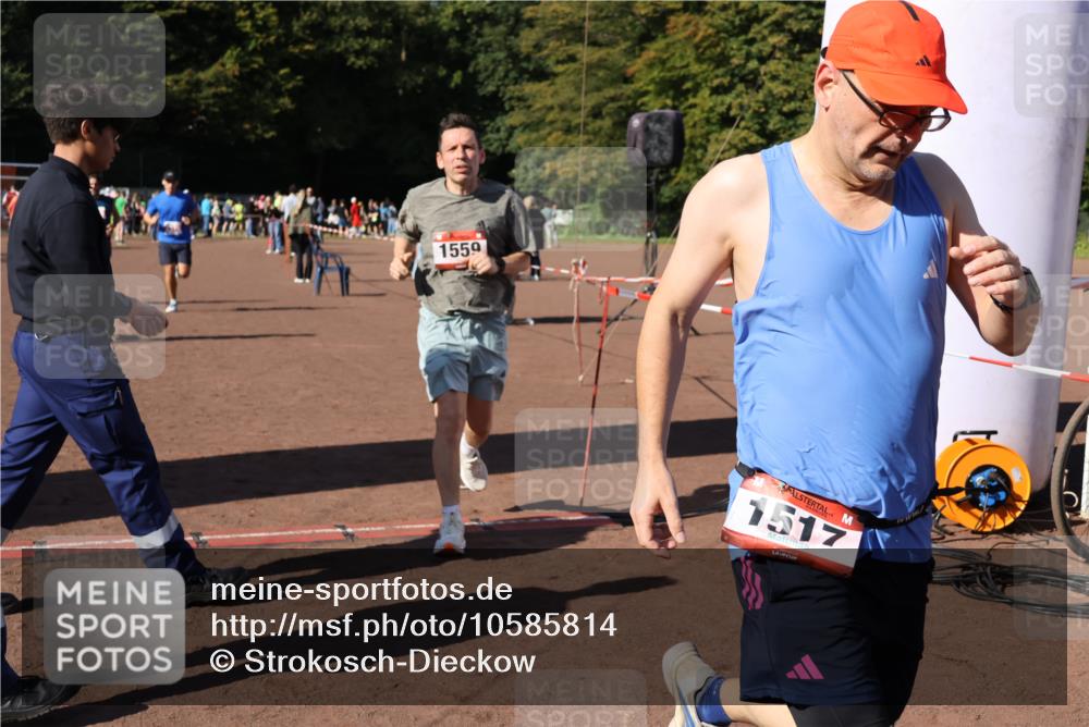 27.09.2026 - 35. Volkslauf durch das schöne Alstertal Strokosch-Dieckow http://msf.ph/oto/10585814 27.09.2026 11:55:47 Ziel 1517, 1525, 1559, 2335, 2379 meine-sportfotos.de