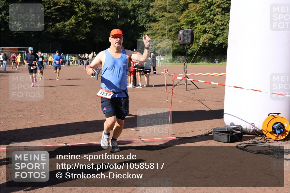 27.09.2026 - 35. Volkslauf durch das schöne Alstertal Strokosch-Dieckow http://msf.ph/oto/10585817 27.09.2026 11:55:46 Ziel 1513, 1517, 1525, 1559, 2335, 2379 meine-sportfotos.de