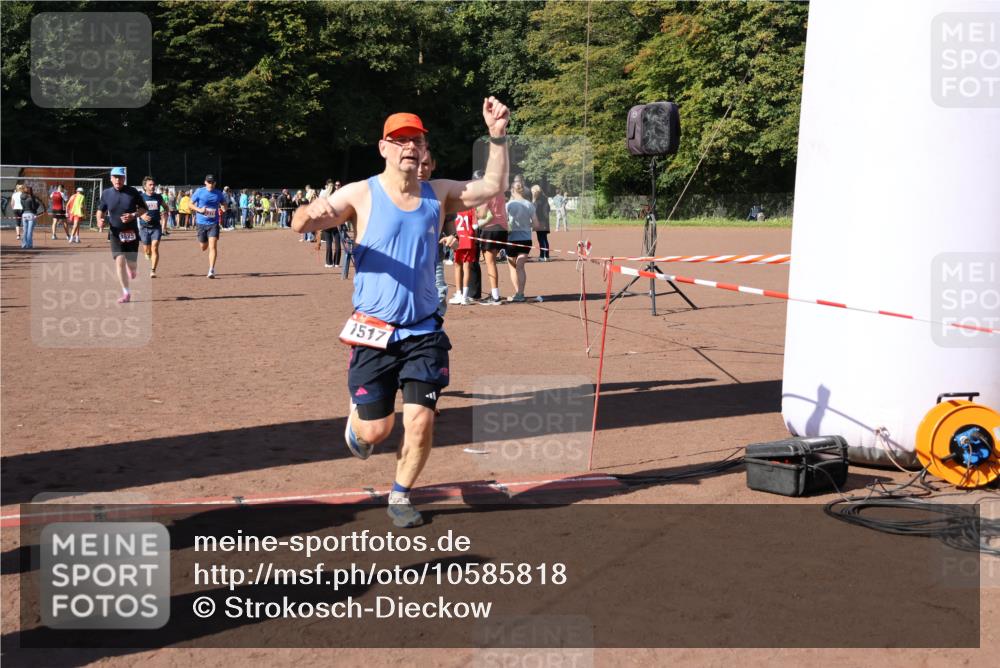 27.09.2026 - 35. Volkslauf durch das schöne Alstertal Strokosch-Dieckow http://msf.ph/oto/10585818 27.09.2026 11:55:46 Ziel 1513, 1517, 1525, 1559, 2335, 2379 meine-sportfotos.de