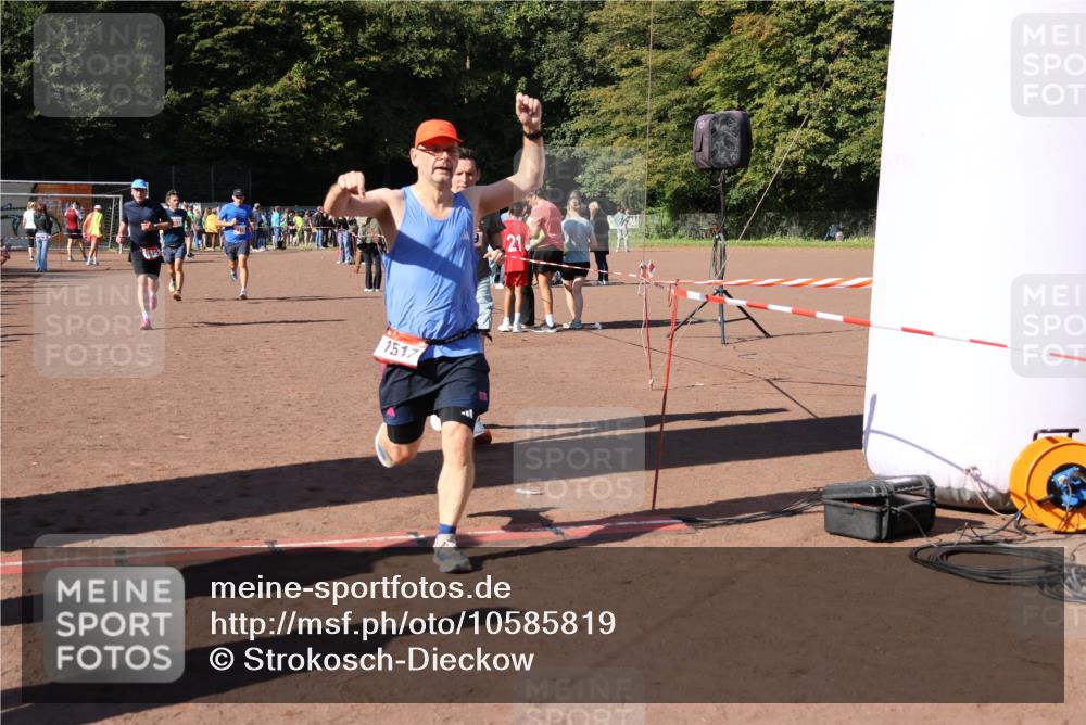 27.09.2026 - 35. Volkslauf durch das schöne Alstertal Strokosch-Dieckow http://msf.ph/oto/10585819 27.09.2026 11:55:46 Ziel 1513, 1517, 1525, 1559, 2335, 2379 meine-sportfotos.de