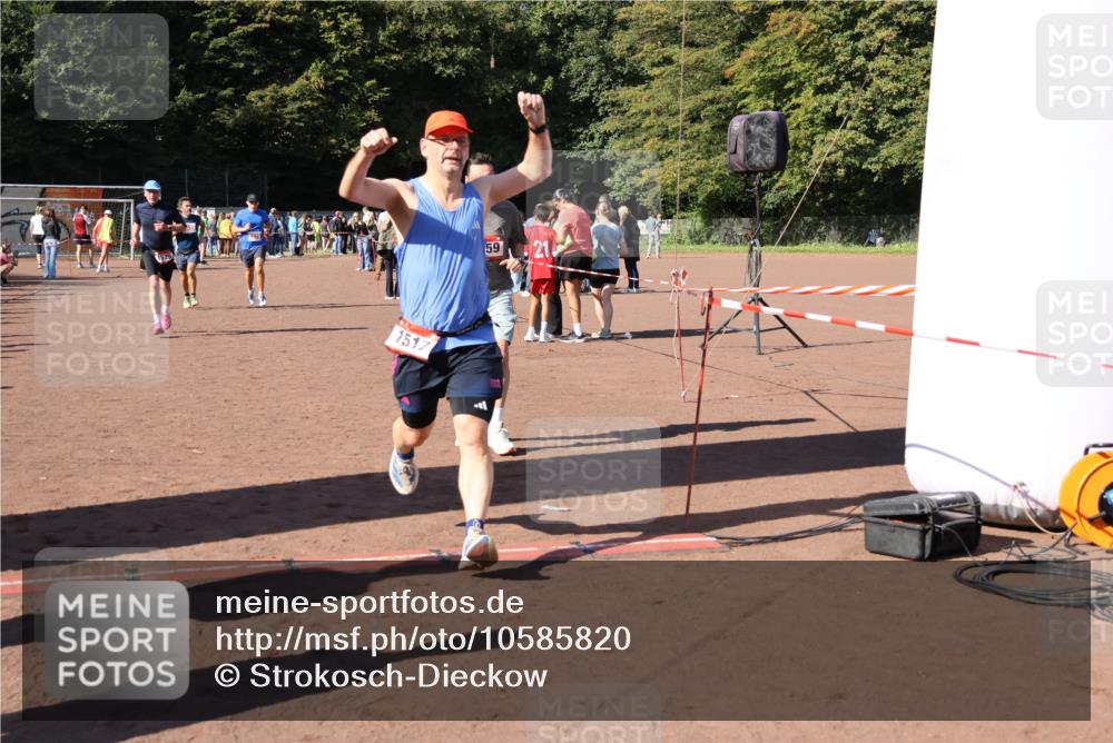 27.09.2026 - 35. Volkslauf durch das schöne Alstertal Strokosch-Dieckow http://msf.ph/oto/10585820 27.09.2026 11:55:46 Ziel 1513, 1517, 1525, 1559, 2335, 2379 meine-sportfotos.de