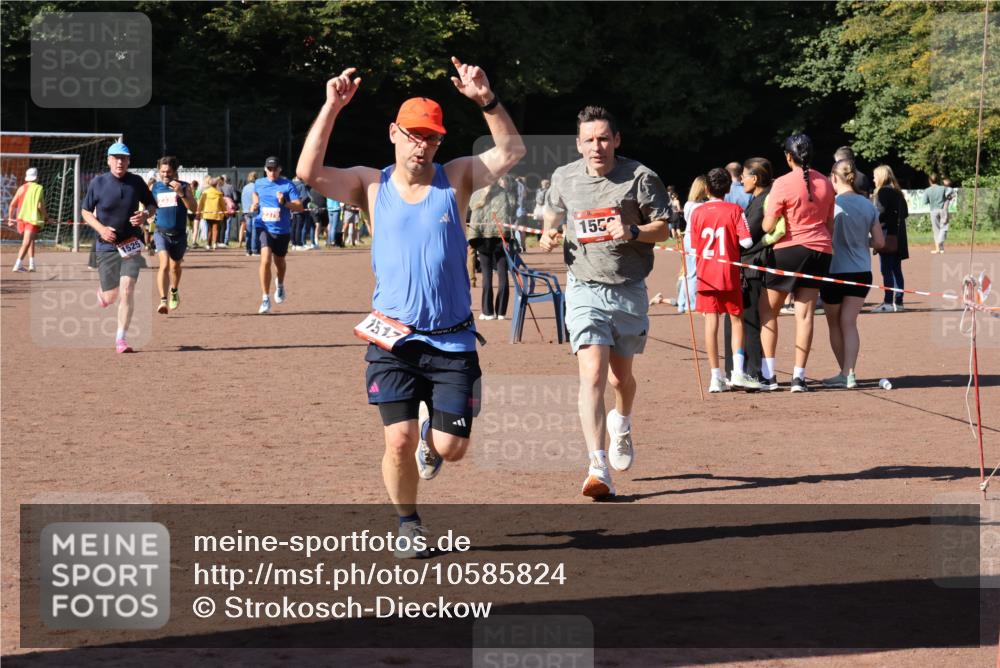 27.09.2026 - 35. Volkslauf durch das schöne Alstertal Strokosch-Dieckow http://msf.ph/oto/10585824 27.09.2026 11:55:45 Ziel 1513, 1517, 1525, 1533, 1559, 2335, 2379 meine-sportfotos.de