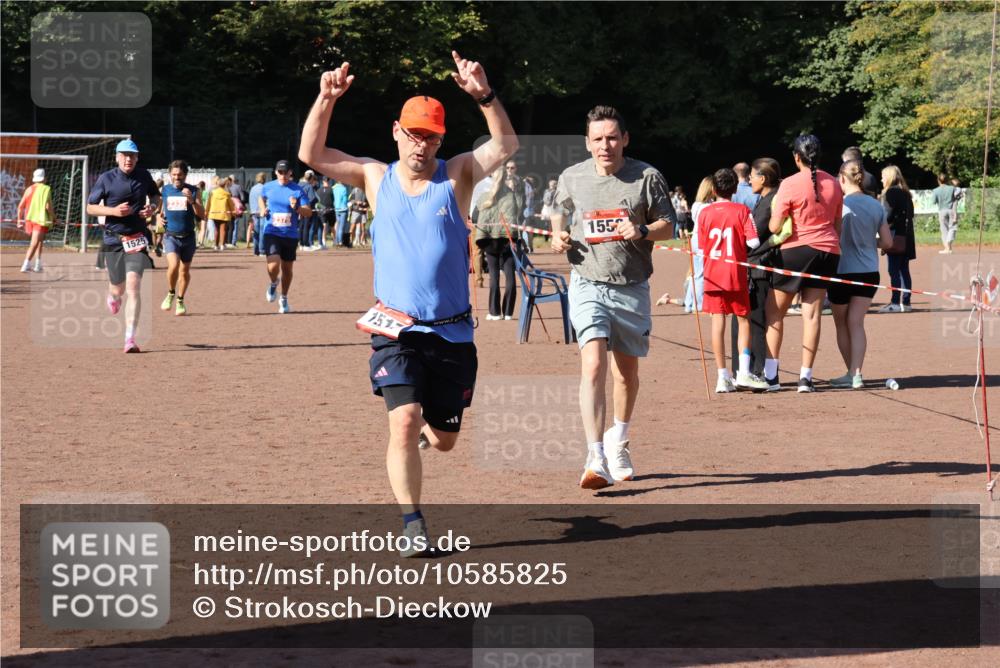 27.09.2026 - 35. Volkslauf durch das schöne Alstertal Strokosch-Dieckow http://msf.ph/oto/10585825 27.09.2026 11:55:45 Ziel 1513, 1517, 1525, 1533, 1559, 2335, 2379 meine-sportfotos.de