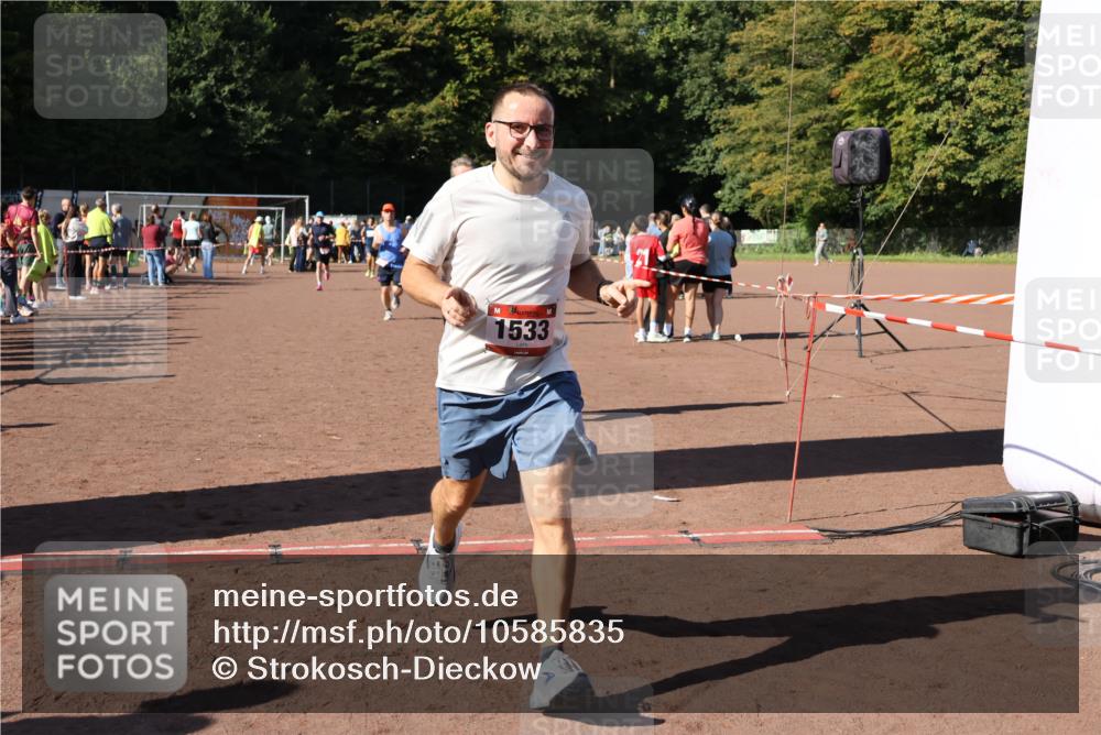 27.09.2026 - 35. Volkslauf durch das schöne Alstertal Strokosch-Dieckow http://msf.ph/oto/10585835 27.09.2026 11:55:42 Ziel 1513, 1517, 1525, 1533, 1559, 2335, 2379 meine-sportfotos.de