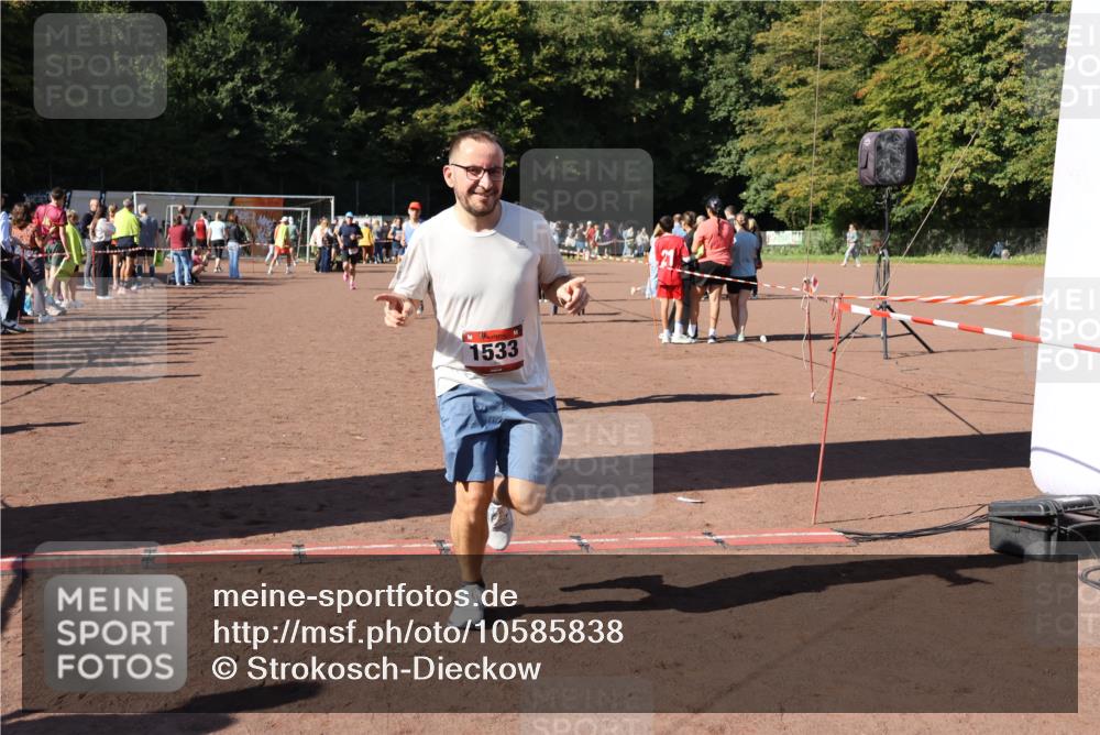 27.09.2026 - 35. Volkslauf durch das schöne Alstertal Strokosch-Dieckow http://msf.ph/oto/10585838 27.09.2026 11:55:41 Ziel 1513, 1517, 1525, 1533, 1559 meine-sportfotos.de