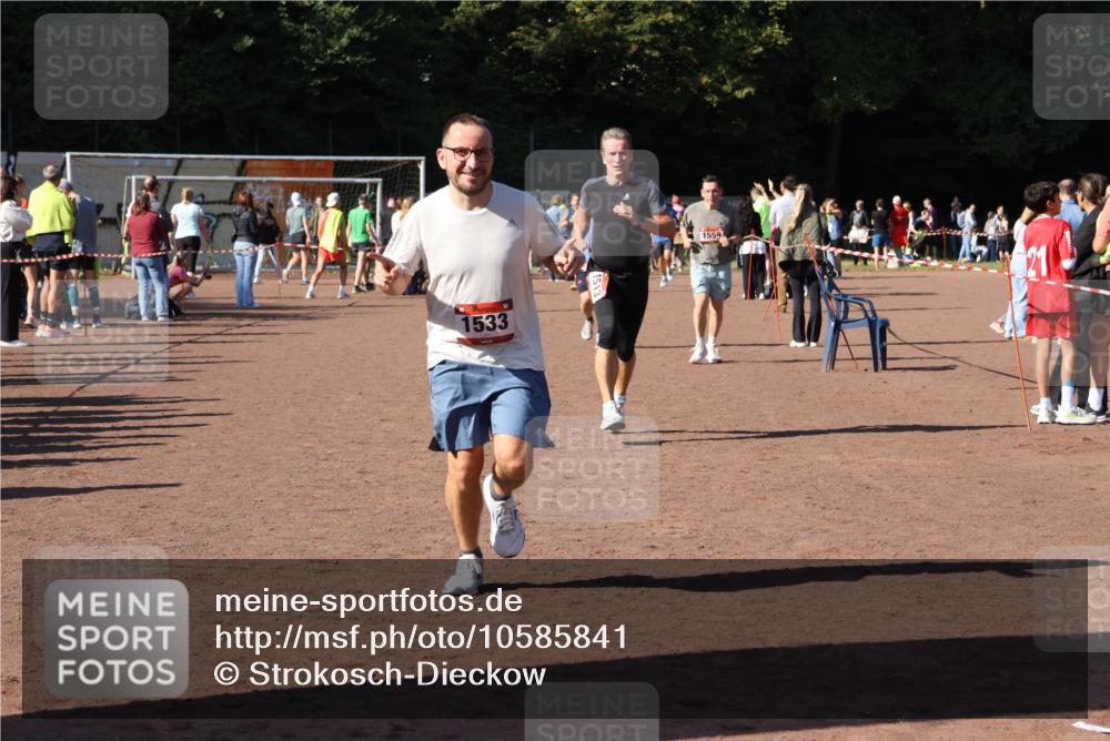 27.09.2026 - 35. Volkslauf durch das schöne Alstertal Strokosch-Dieckow http://msf.ph/oto/10585841 27.09.2026 11:55:40 Ziel 1513, 1517, 1533, 1559, 3136 meine-sportfotos.de