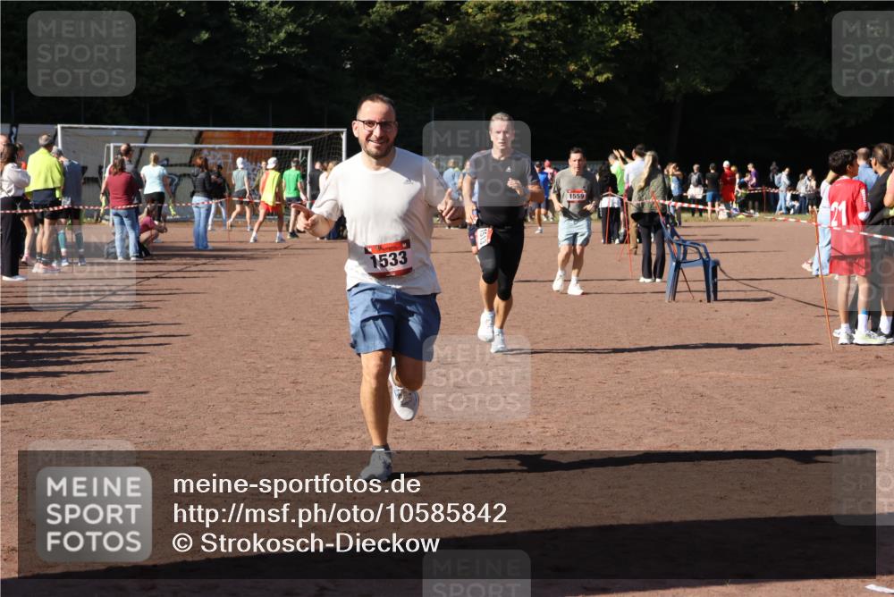 27.09.2026 - 35. Volkslauf durch das schöne Alstertal Strokosch-Dieckow http://msf.ph/oto/10585842 27.09.2026 11:55:40 Ziel 1513, 1517, 1533, 1559, 3136 meine-sportfotos.de