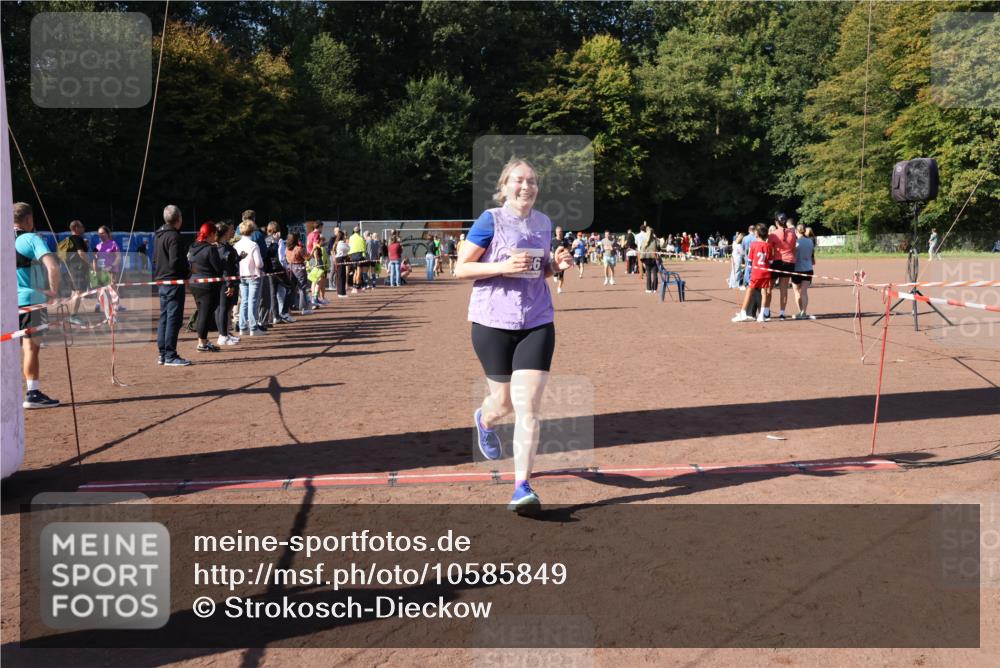 27.09.2026 - 35. Volkslauf durch das schöne Alstertal Strokosch-Dieckow http://msf.ph/oto/10585849 27.09.2026 11:55:37 Ziel 1513, 1533, 3136 meine-sportfotos.de