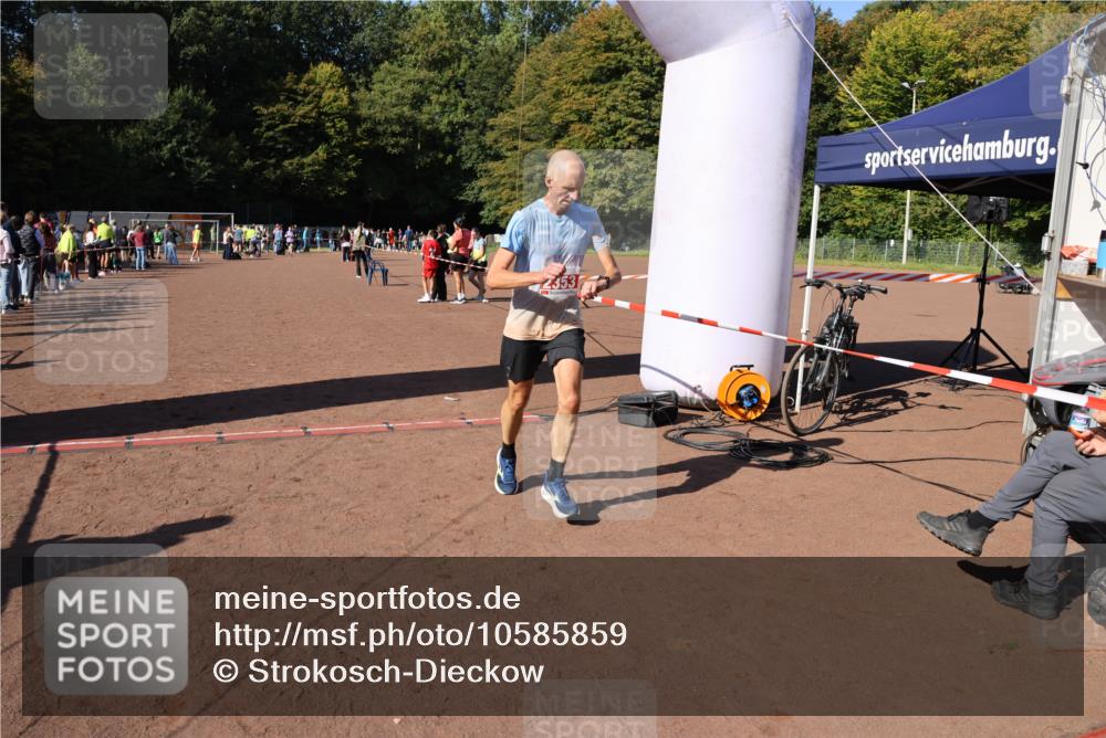 27.09.2026 - 35. Volkslauf durch das schöne Alstertal Strokosch-Dieckow http://msf.ph/oto/10585859 27.09.2026 11:55:21 Ziel 1489, 1549, 2353 meine-sportfotos.de