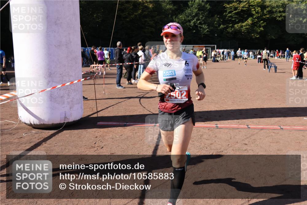 27.09.2026 - 35. Volkslauf durch das schöne Alstertal Strokosch-Dieckow http://msf.ph/oto/10585883 27.09.2026 11:55:11 Ziel 1489, 1549, 2502 meine-sportfotos.de