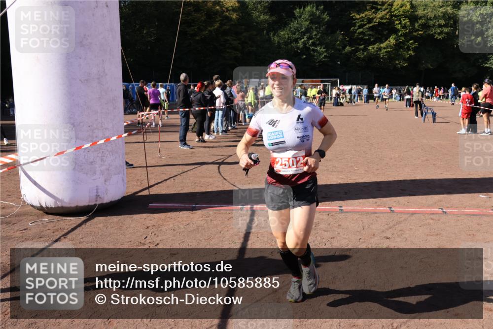 27.09.2026 - 35. Volkslauf durch das schöne Alstertal Strokosch-Dieckow http://msf.ph/oto/10585885 27.09.2026 11:55:11 Ziel 1489, 1549, 2502 meine-sportfotos.de