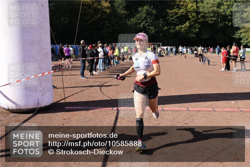 27.09.2026 - 35. Volkslauf durch das schöne Alstertal Strokosch-Dieckow http://msf.ph/oto/10585888 27.09.2026 11:55:11 Ziel 1489, 1549, 2502 meine-sportfotos.de
