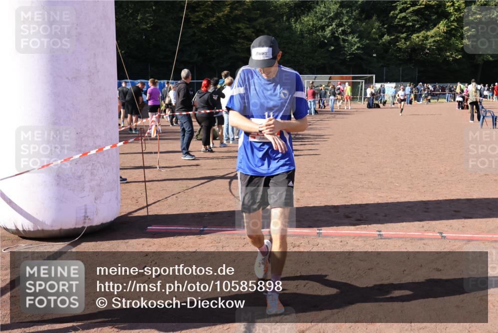 27.09.2026 - 35. Volkslauf durch das schöne Alstertal Strokosch-Dieckow http://msf.ph/oto/10585898 27.09.2026 11:55:02 Ziel 1472, 2334, 2502 meine-sportfotos.de