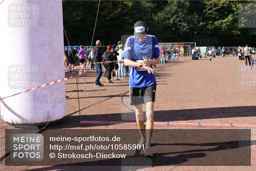 27.09.2026 - 35. Volkslauf durch das schöne Alstertal Strokosch-Dieckow http://msf.ph/oto/10585901 27.09.2026 11:55:02 Ziel 1472, 2334, 2502 meine-sportfotos.de