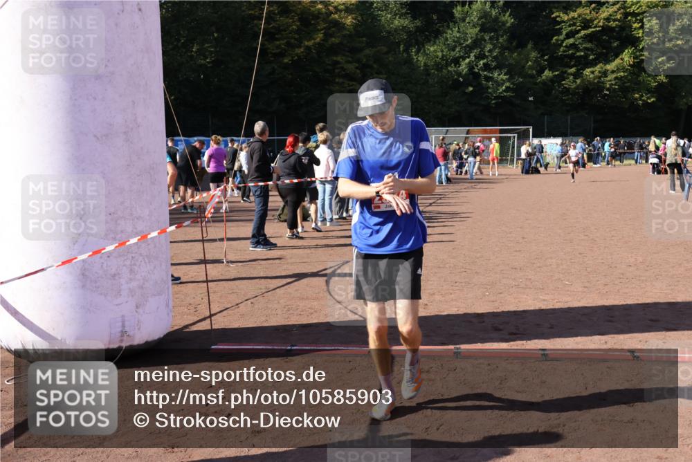 27.09.2026 - 35. Volkslauf durch das schöne Alstertal Strokosch-Dieckow http://msf.ph/oto/10585903 27.09.2026 11:55:02 Ziel 1472, 2334, 2502 meine-sportfotos.de