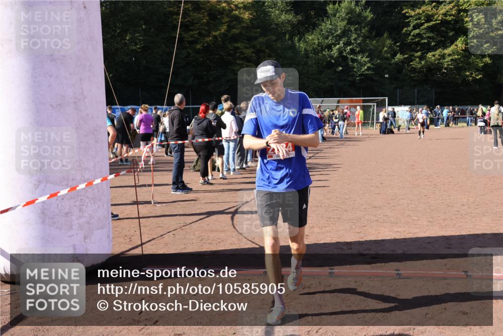 27.09.2026 - 35. Volkslauf durch das schöne Alstertal Strokosch-Dieckow http://msf.ph/oto/10585905 27.09.2026 11:55:02 Ziel 1472, 2334, 2502 meine-sportfotos.de