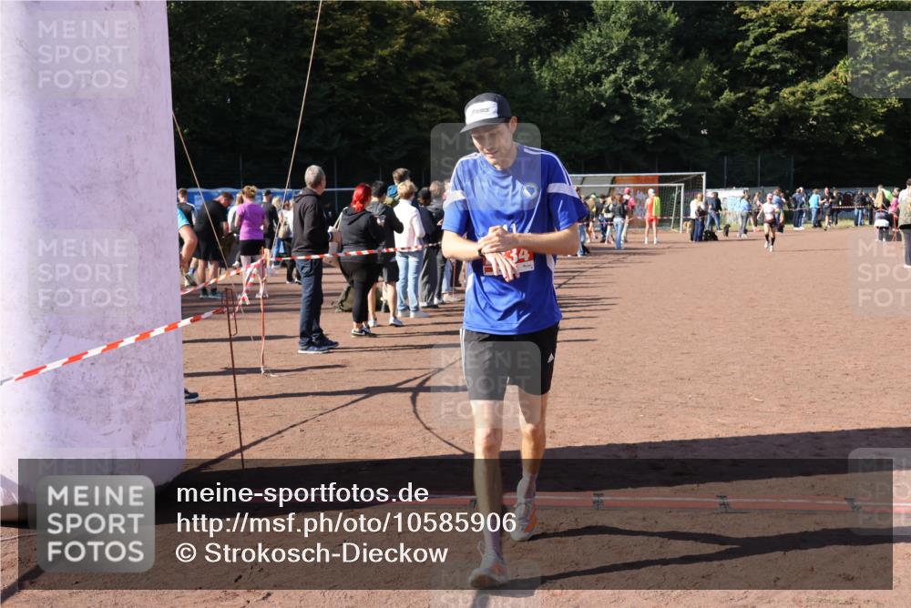 27.09.2026 - 35. Volkslauf durch das schöne Alstertal Strokosch-Dieckow http://msf.ph/oto/10585906 27.09.2026 11:55:02 Ziel 1472, 2334, 2502 meine-sportfotos.de