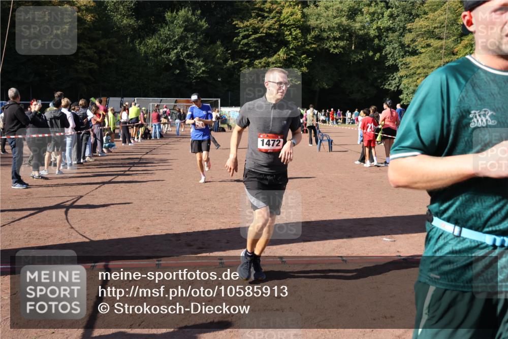 27.09.2026 - 35. Volkslauf durch das schöne Alstertal Strokosch-Dieckow http://msf.ph/oto/10585913 27.09.2026 11:54:59 Ziel 1472, 1497, 2334 meine-sportfotos.de
