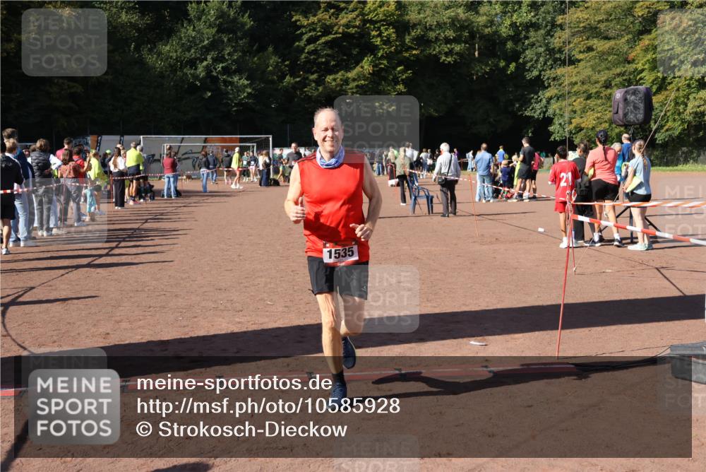 27.09.2026 - 35. Volkslauf durch das schöne Alstertal Strokosch-Dieckow http://msf.ph/oto/10585928 27.09.2026 11:54:51 Ziel 1472, 1497, 1535 meine-sportfotos.de