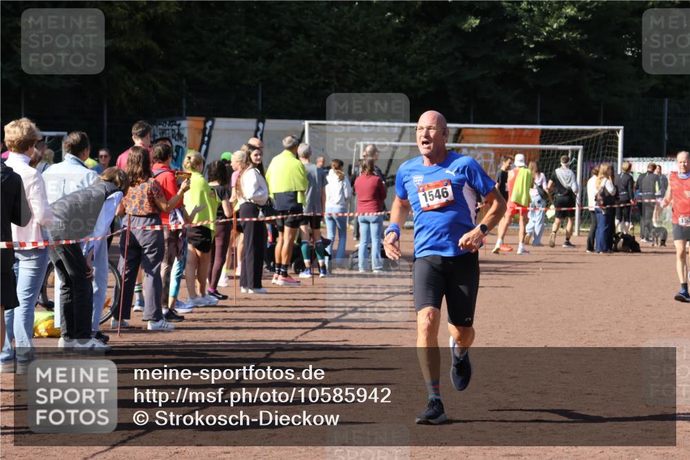27.09.2026 - 35. Volkslauf durch das schöne Alstertal Strokosch-Dieckow http://msf.ph/oto/10585942 27.09.2026 11:54:43 Ziel 1535, 1546, 2462 meine-sportfotos.de