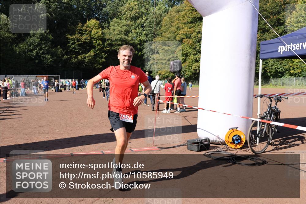 27.09.2026 - 35. Volkslauf durch das schöne Alstertal Strokosch-Dieckow http://msf.ph/oto/10585949 27.09.2026 11:54:40 Ziel 1546, 1571, 2462 meine-sportfotos.de