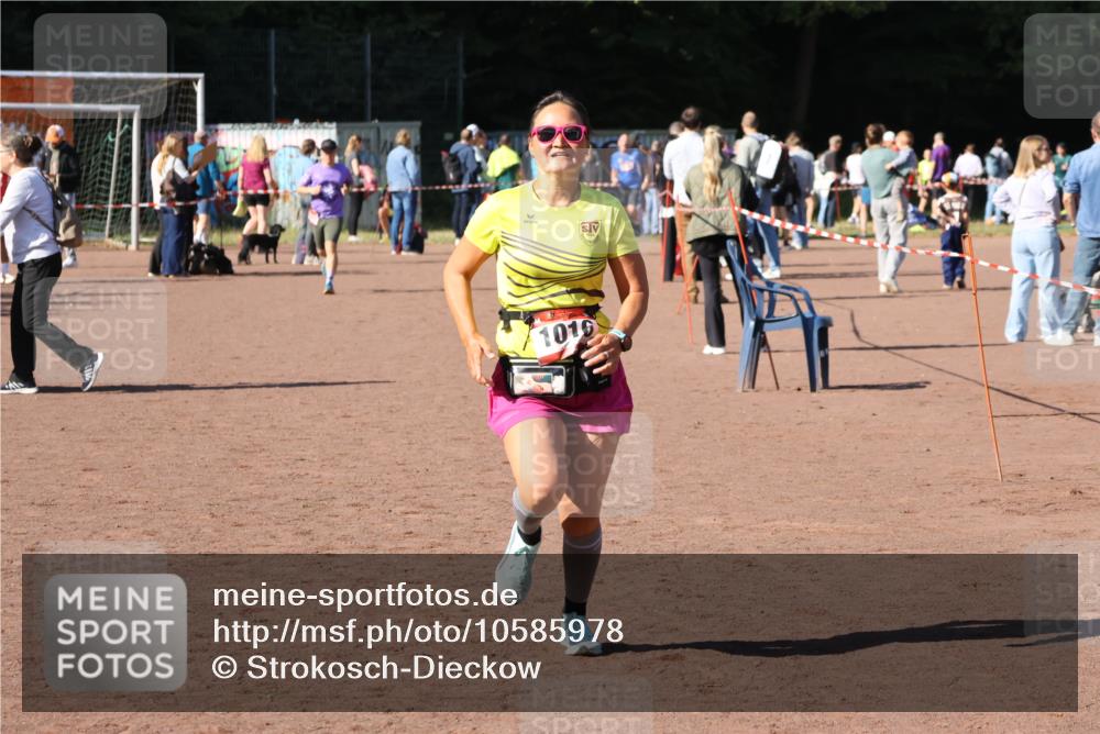 27.09.2026 - 35. Volkslauf durch das schöne Alstertal Strokosch-Dieckow http://msf.ph/oto/10585978 27.09.2026 11:54:27 Ziel 1016 meine-sportfotos.de