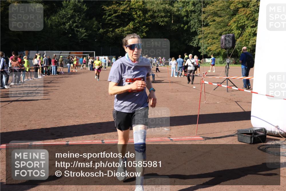 27.09.2026 - 35. Volkslauf durch das schöne Alstertal Strokosch-Dieckow http://msf.ph/oto/10585981 27.09.2026 11:54:23 Ziel 1013, 1016 meine-sportfotos.de