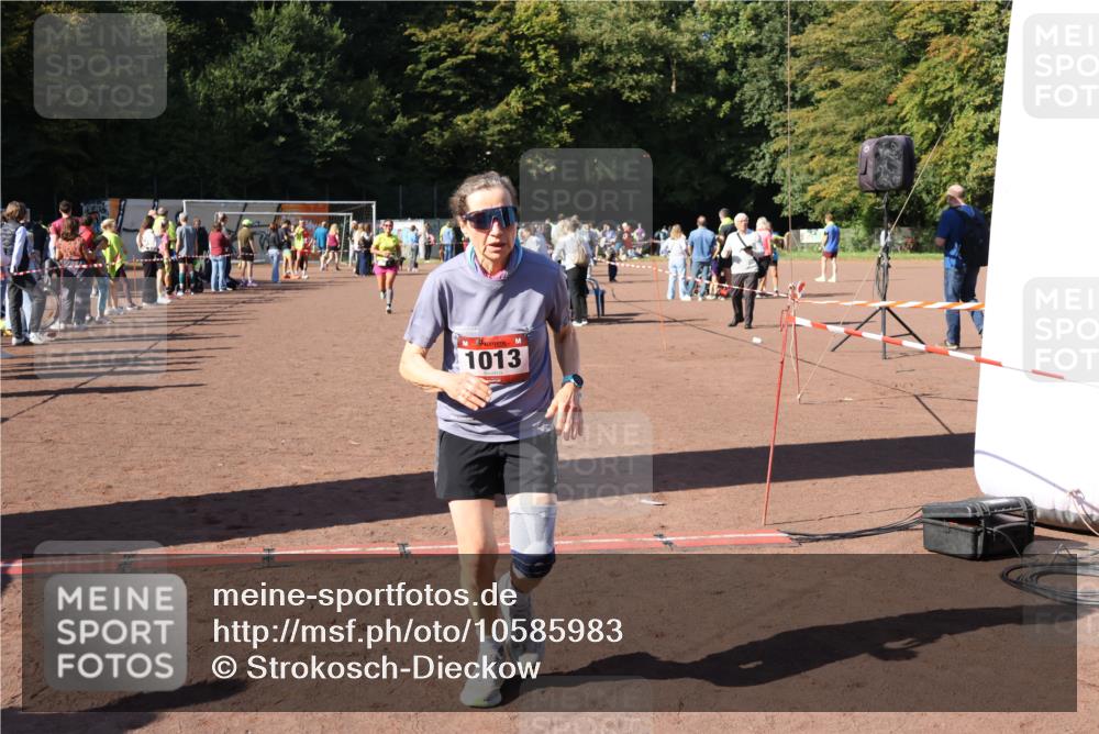 27.09.2026 - 35. Volkslauf durch das schöne Alstertal Strokosch-Dieckow http://msf.ph/oto/10585983 27.09.2026 11:54:23 Ziel 1013, 1016 meine-sportfotos.de