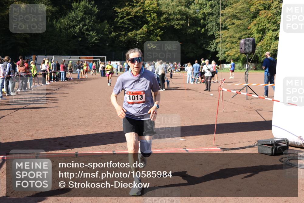 27.09.2026 - 35. Volkslauf durch das schöne Alstertal Strokosch-Dieckow http://msf.ph/oto/10585984 27.09.2026 11:54:23 Ziel 1013, 1016 meine-sportfotos.de