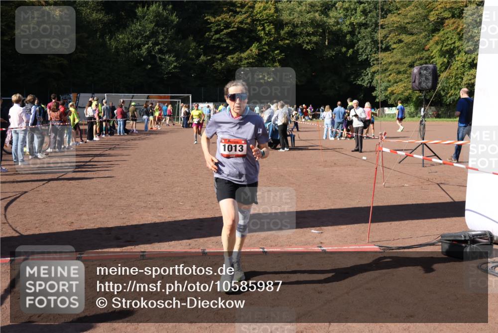 27.09.2026 - 35. Volkslauf durch das schöne Alstertal Strokosch-Dieckow http://msf.ph/oto/10585987 27.09.2026 11:54:23 Ziel 1013, 1016 meine-sportfotos.de
