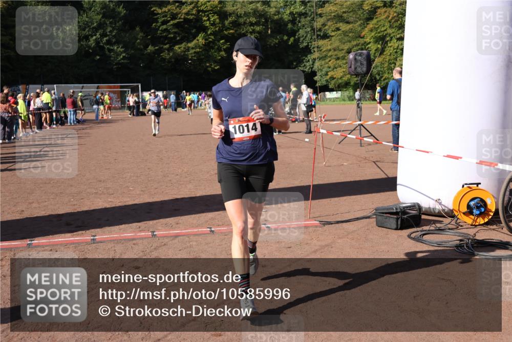 27.09.2026 - 35. Volkslauf durch das schöne Alstertal Strokosch-Dieckow http://msf.ph/oto/10585996 27.09.2026 11:54:18 Ziel 1013, 1014 meine-sportfotos.de
