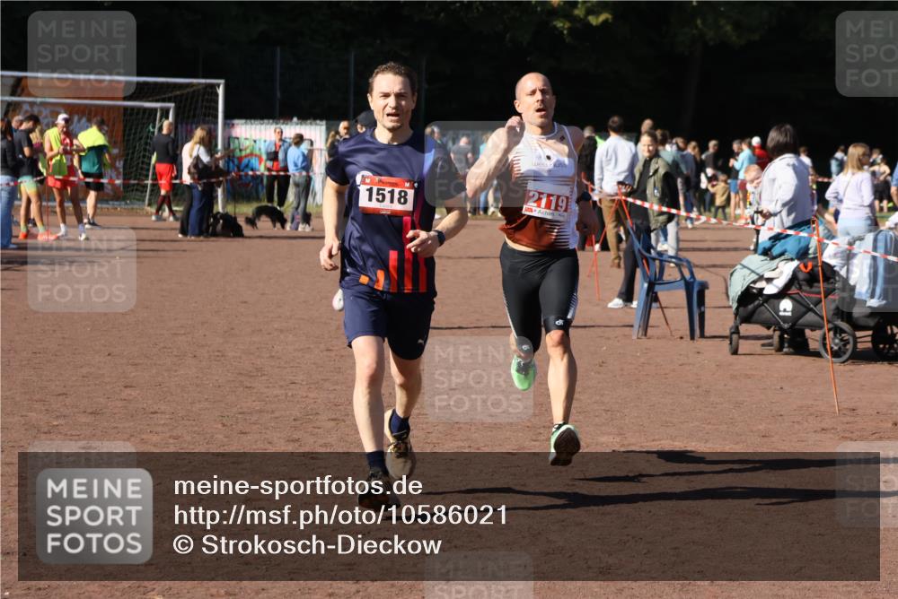 27.09.2026 - 35. Volkslauf durch das schöne Alstertal Strokosch-Dieckow http://msf.ph/oto/10586021 27.09.2026 11:54:12 Ziel 1014, 1518, 2119 meine-sportfotos.de