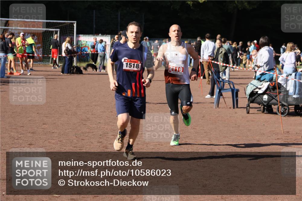 27.09.2026 - 35. Volkslauf durch das schöne Alstertal Strokosch-Dieckow http://msf.ph/oto/10586023 27.09.2026 11:54:12 Ziel 1014, 1518, 2119 meine-sportfotos.de