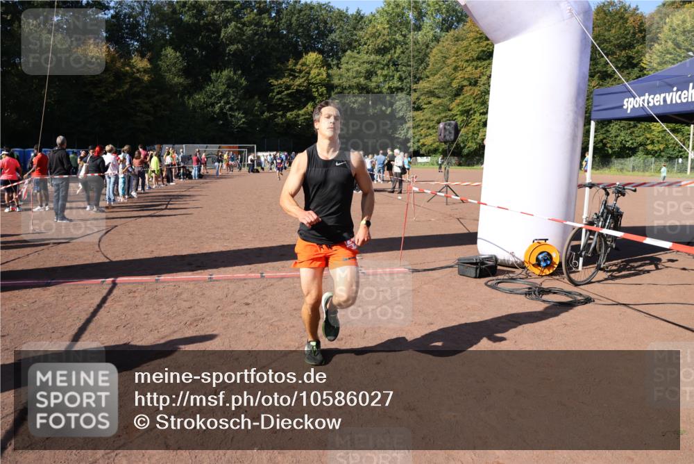 27.09.2026 - 35. Volkslauf durch das schöne Alstertal Strokosch-Dieckow http://msf.ph/oto/10586027 27.09.2026 11:54:05 Ziel 1518, 2119, 2485 meine-sportfotos.de