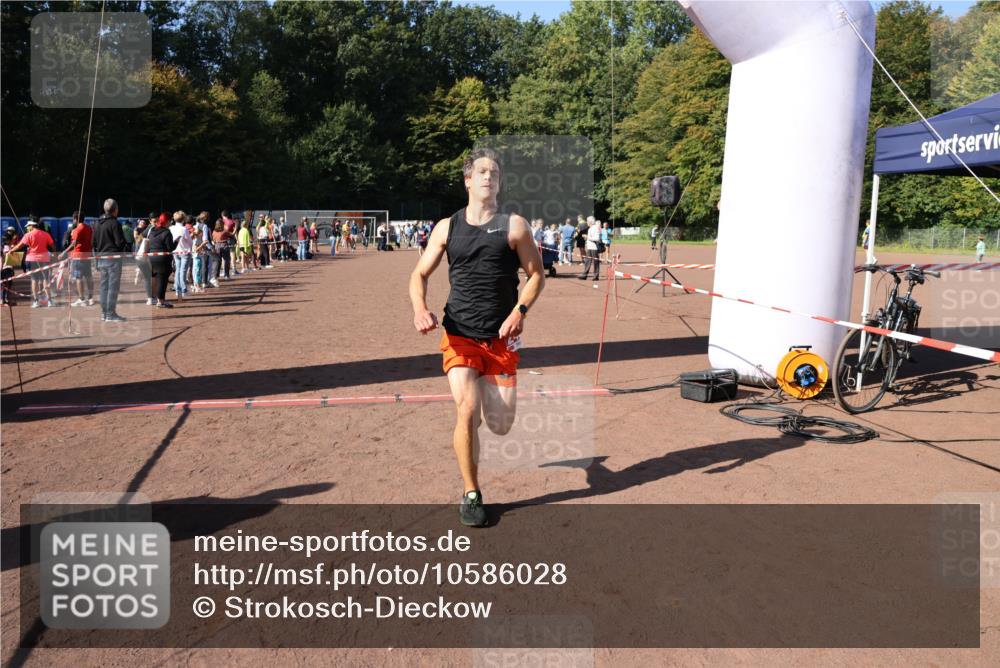 27.09.2026 - 35. Volkslauf durch das schöne Alstertal Strokosch-Dieckow http://msf.ph/oto/10586028 27.09.2026 11:54:05 Ziel 1518, 2119, 2485 meine-sportfotos.de