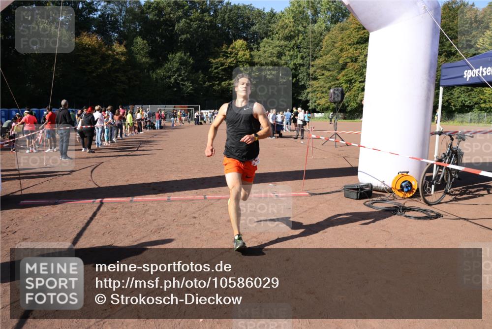 27.09.2026 - 35. Volkslauf durch das schöne Alstertal Strokosch-Dieckow http://msf.ph/oto/10586029 27.09.2026 11:54:05 Ziel 1518, 2119, 2485 meine-sportfotos.de