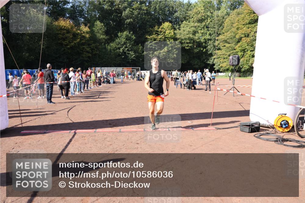 27.09.2026 - 35. Volkslauf durch das schöne Alstertal Strokosch-Dieckow http://msf.ph/oto/10586036 27.09.2026 11:54:05 Ziel 1518, 2119, 2485 meine-sportfotos.de