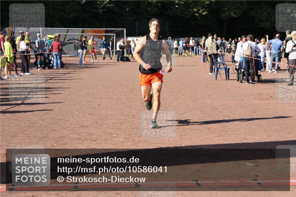 27.09.2026 - 35. Volkslauf durch das schöne Alstertal Strokosch-Dieckow http://msf.ph/oto/10586041 27.09.2026 11:54:04 Ziel 2485 meine-sportfotos.de