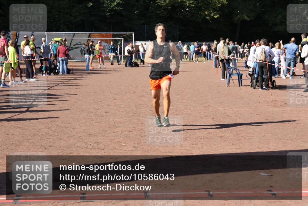 27.09.2026 - 35. Volkslauf durch das schöne Alstertal Strokosch-Dieckow http://msf.ph/oto/10586043 27.09.2026 11:54:04 Ziel 2485 meine-sportfotos.de