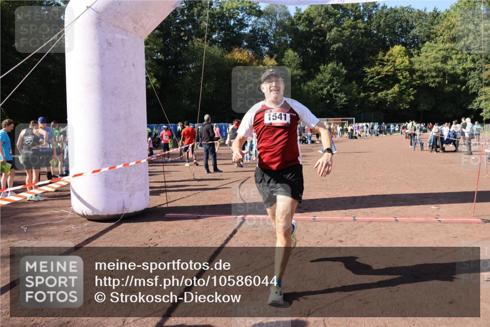 27.09.2026 - 35. Volkslauf durch das schöne Alstertal Strokosch-Dieckow http://msf.ph/oto/10586044 27.09.2026 11:53:52 Ziel 1541 meine-sportfotos.de