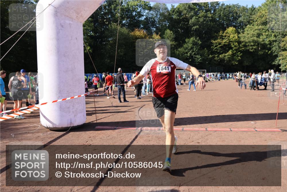 27.09.2026 - 35. Volkslauf durch das schöne Alstertal Strokosch-Dieckow http://msf.ph/oto/10586045 27.09.2026 11:53:52 Ziel 1541 meine-sportfotos.de