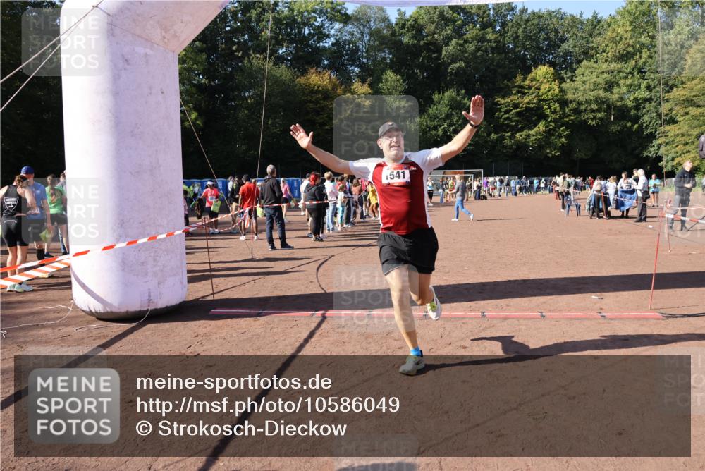 27.09.2026 - 35. Volkslauf durch das schöne Alstertal Strokosch-Dieckow http://msf.ph/oto/10586049 27.09.2026 11:53:52 Ziel 1541 meine-sportfotos.de