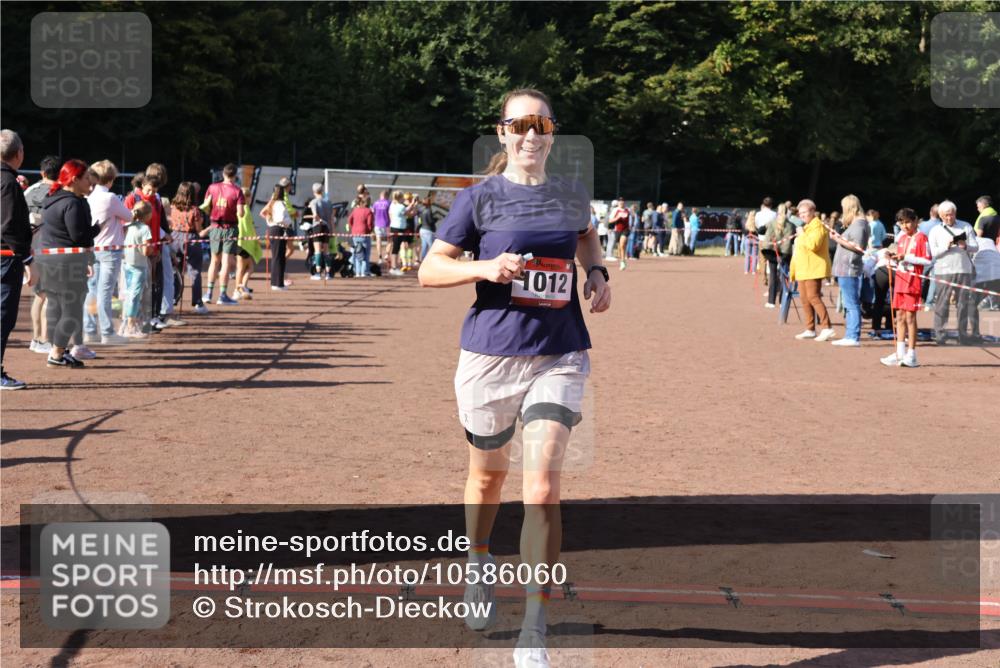 27.09.2026 - 35. Volkslauf durch das schöne Alstertal Strokosch-Dieckow http://msf.ph/oto/10586060 27.09.2026 11:53:39 Ziel 1012, 1498 meine-sportfotos.de